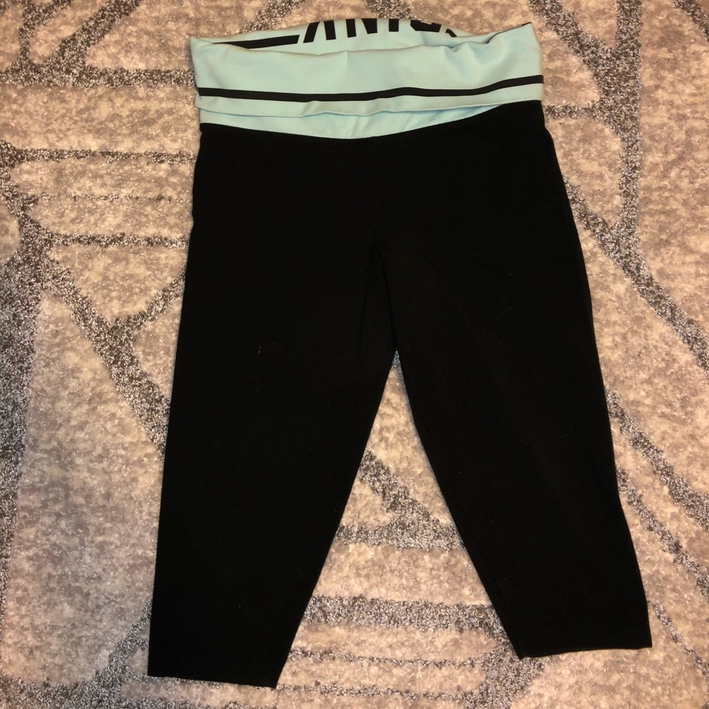 Victoria’s Secret cropped leggings